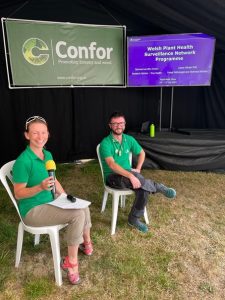 Racheal Lee (L) and Leone Olivieri (R) preparing to engage in an informal knowledge exchange event at the 2023 Royal Welsh Show.