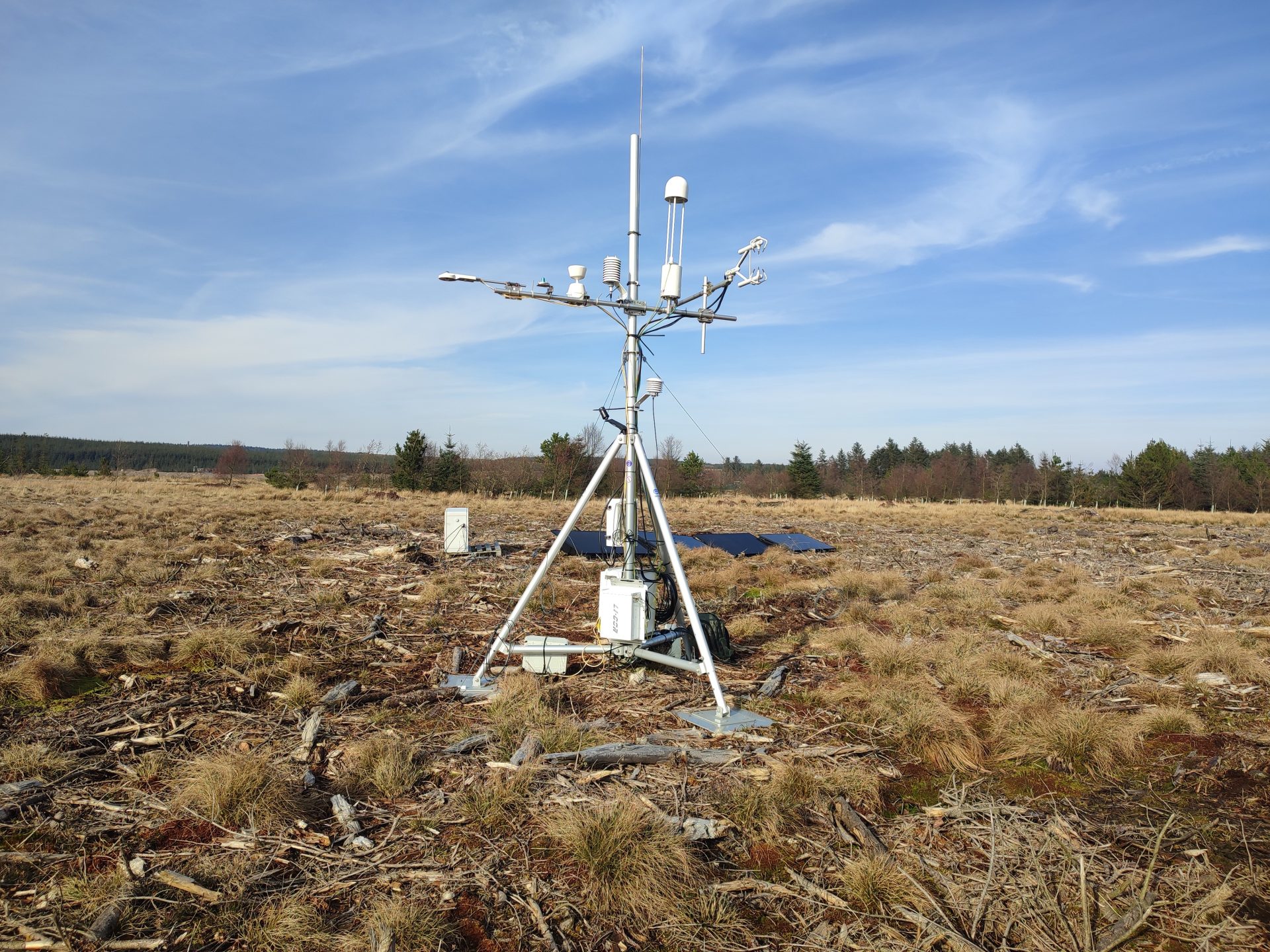 An eddy covariance (EC) tower is installed to measure GHGs (CO2 and CH4), water vapor, and heat fluxes at a high frequency of 10 Hz (10 measurements per second).